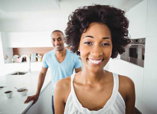 Young woman’s grin conveys satisfaction from his gum infection cure at Glenn Smile Center.